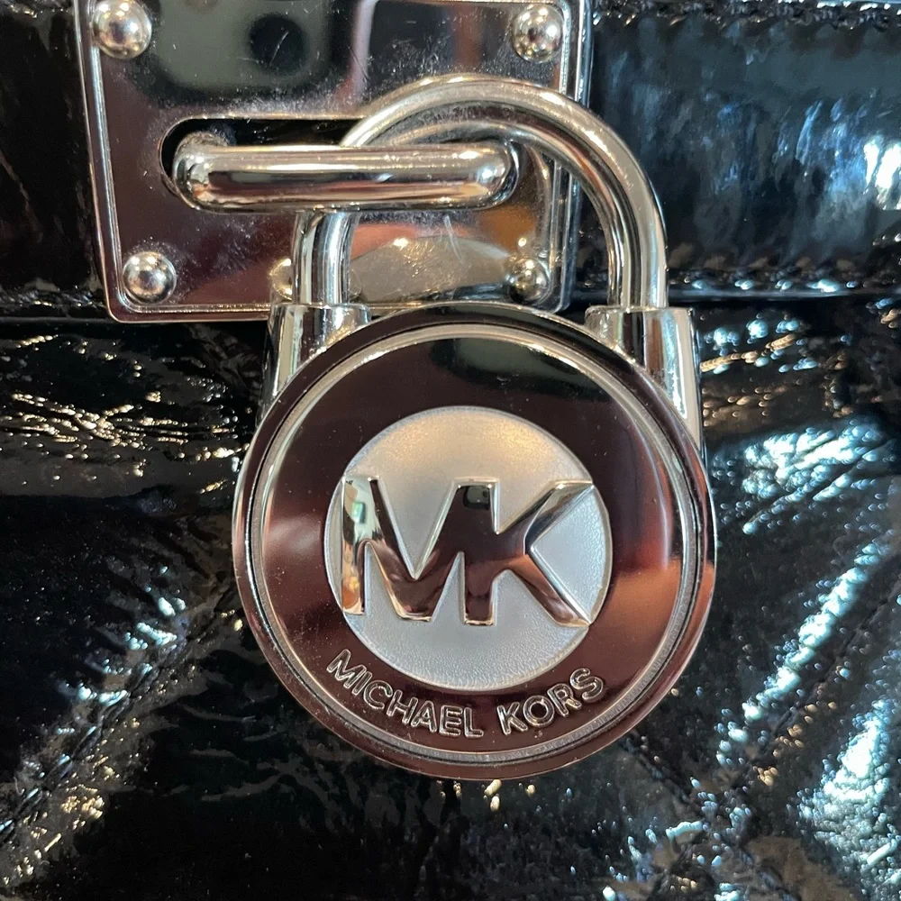 NEW Michael Kors quilted patent leather shoulder/tote bag NWOT. - Picture 7 of 12